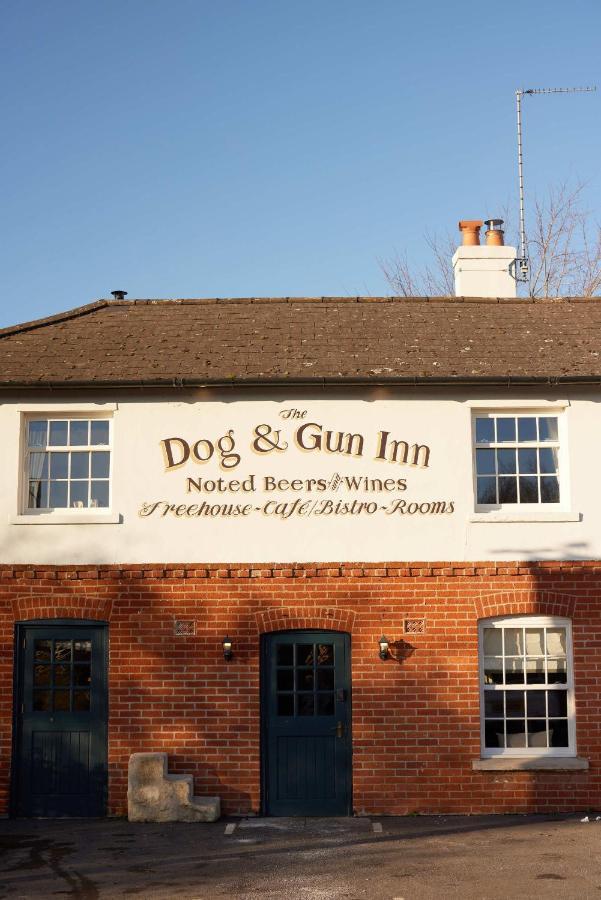 The Dog & Gun Inn Netheravon Exterior foto