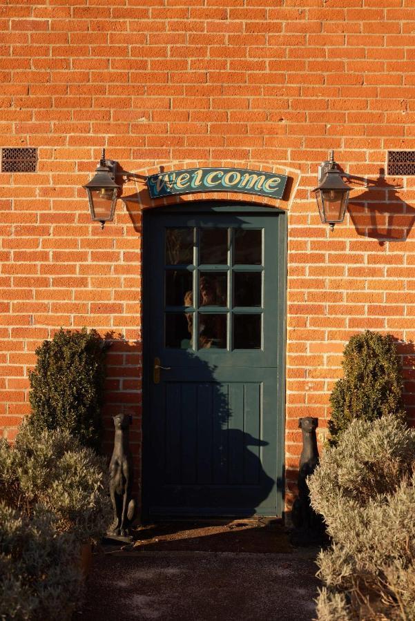 The Dog & Gun Inn Netheravon Exterior foto